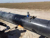 Сварная термоусадочная муфта накатывается на береговой трубопровод