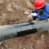 Сварная термоусадочная муфта накатывается на береговой трубопровод